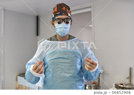 Surgeon in operating room 36852908