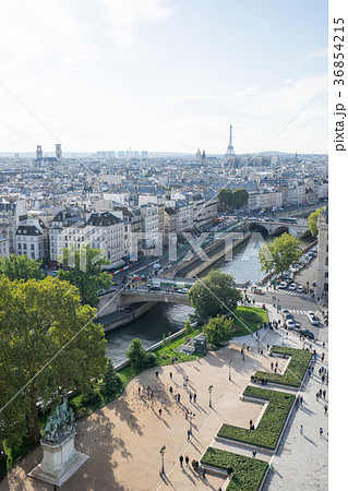 ノートルダム大聖堂から見るパリ市街の風景 36854215
