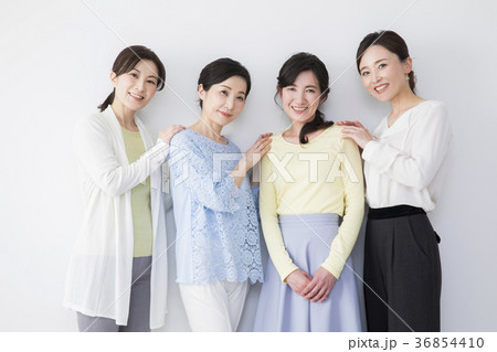 ミドル女性4人　 36854410