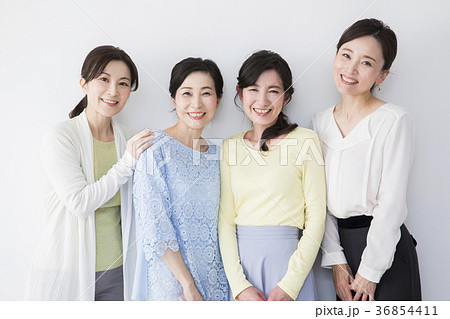 ミドル女性4人　 36854411
