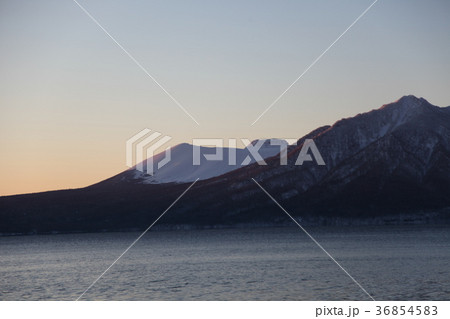 早朝の樽前山 早朝の樽前山 36854583