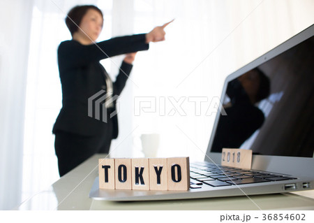 2018年 ビジネスシーン 36854602