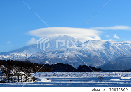 笠雲の鳥海山 冬景色 秋田県 笠雲の鳥海山 冬景色 秋田県 36855369