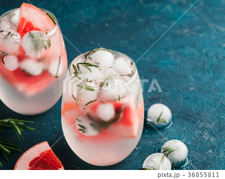 infused detox water with grapefruit and rosemary infused detox water with grapefruit and rosemary 36855811