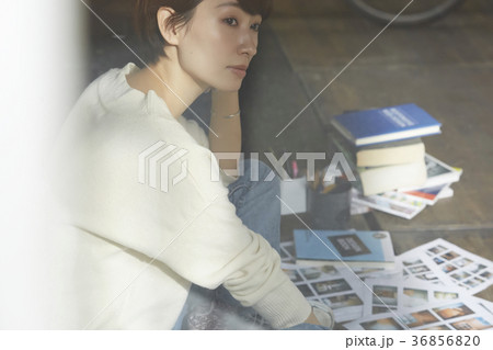 フリーランスの女性　イメージ 36856820