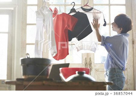 ワーキングマザー　洗濯イメージ 36857044