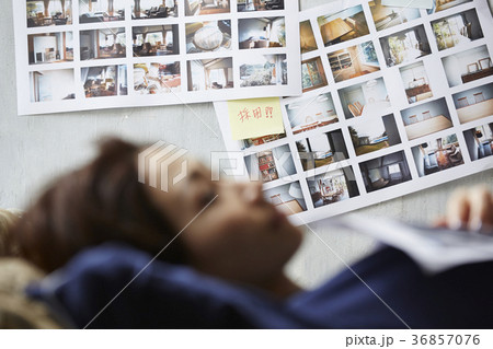 フリーランスの女性　イメージ 36857076