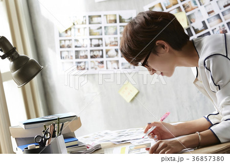 フリーランスの女性 イメージ フリーランスの女性 イメージ 36857380