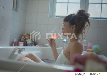 優雅なバスタイム 優雅なバスタイム 36857488