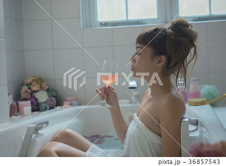 優雅なバスタイム 36857543
