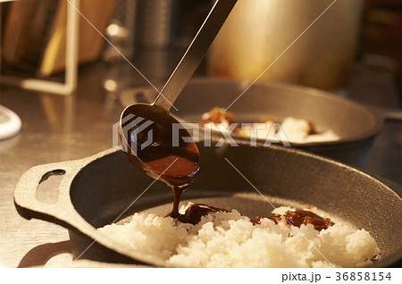 厨房　カレー　盛り付け 36858154