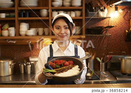 カレー　スタッフ　飲食店 36858214