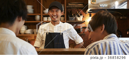 オーダー　料理　お客さん　 36858296