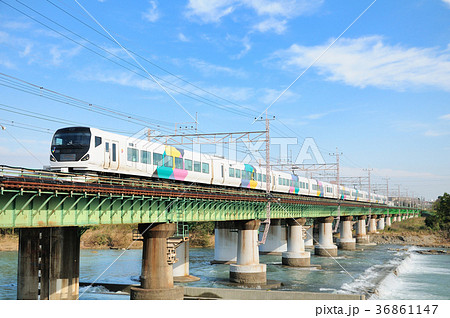多摩川を渡るE257系中央線特急あずさ号 多摩川を渡るE257系中央線特急あずさ号 36861147
