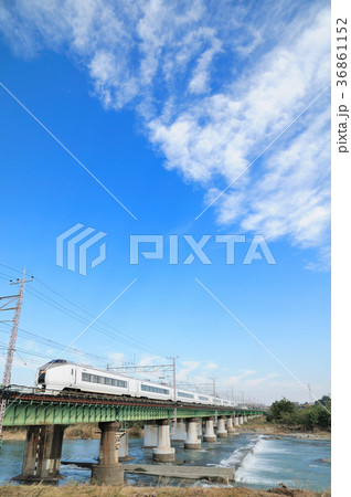 多摩川を渡る系651系中央線臨時快速電車 多摩川を渡る系651系中央線臨時快速電車 36861152