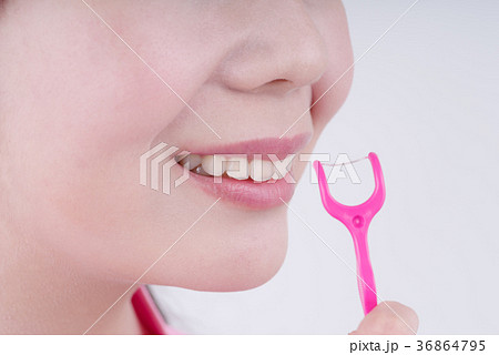 デンタルフロス使用イメージ 36864795
