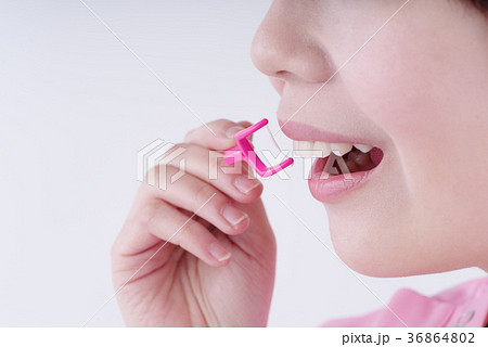 デンタルフロス使用イメージ 36864802