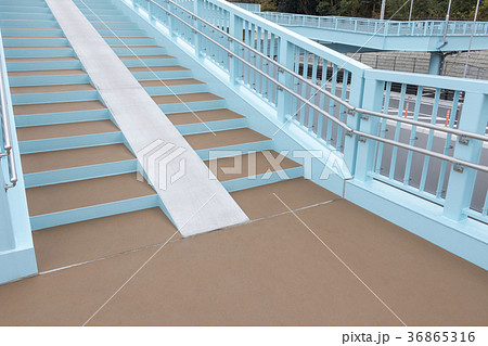 歩道橋の階段 歩道橋の階段 36865316