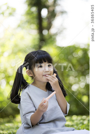 女の子 少女 スケッチブック 36865405