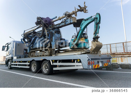 重機搬送車 ショベルカー 重機搬送車 ショベルカー 36866545