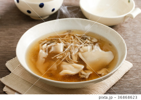 水餃子とキノコのスープ 36868623