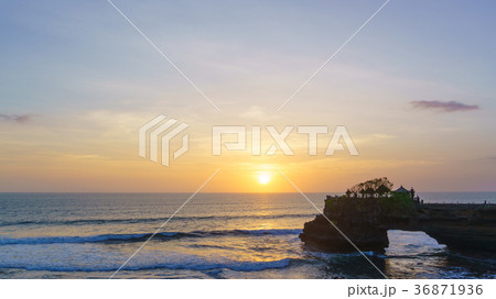 バリ タナロット寺院 夕日 BALI Tanah Lot temple Setting sun バリ タナロット寺院 夕日 BALI Tanah Lot temple Setting sun 36871936