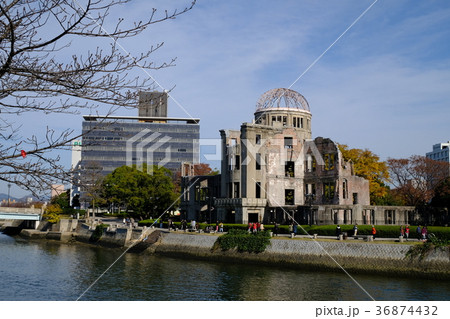 広島にある世界遺産に指定された原爆ドーム。 36874432