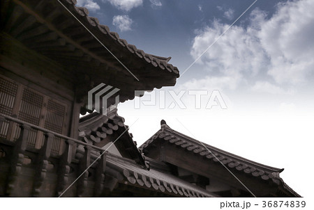 屋根 空 建物 36874839