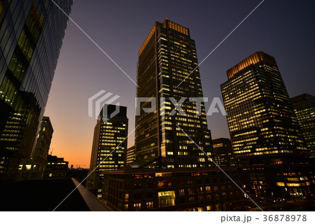 東京丸の内ビル街 夕景 東京丸の内ビル街 夕景 36878978