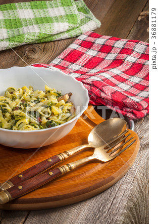 Spaghetti with spinach and bacon. 36881179