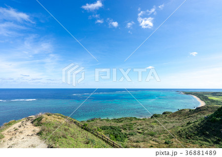石垣島・平久保崎展望台と珊瑚礁の風景 石垣島・平久保崎展望台と珊瑚礁の風景 36881489