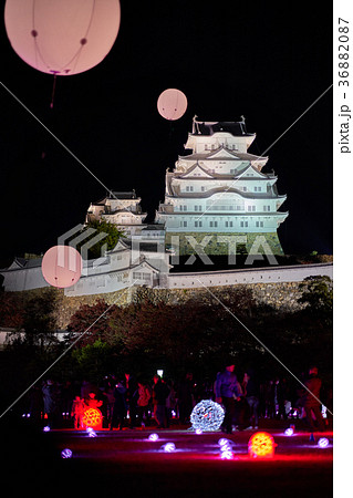 ライトアップされた姫路城 姫路城ファンタジーイルミネーションの写真素材