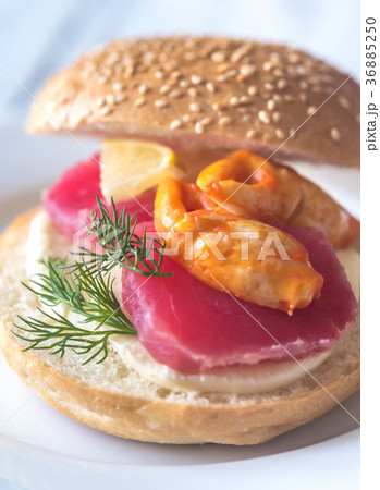 Sandwich with tuna, crab claw and mozzarella 36885250