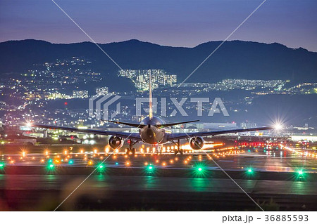 伊丹空港夕景 千里川土手より 伊丹空港夕景 千里川土手より 36885593