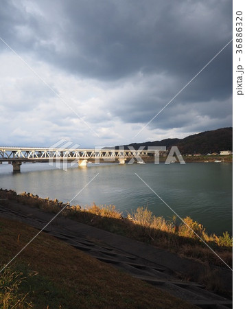【島根県】江の川の河口付近にかかる新江川橋 【島根県】江の川の河口付近にかかる新江川橋 36886320
