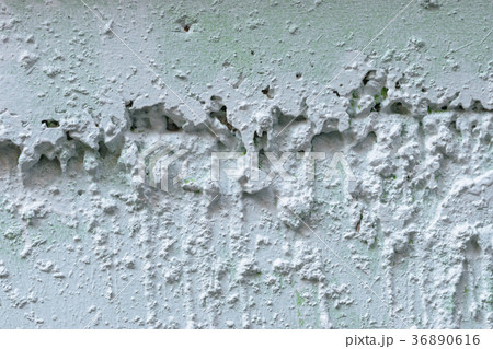Plaster walls that have not been completed. 36890616