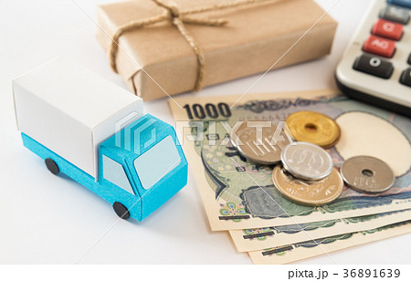 送料　配送料　宅配便　配送　流通　荷物　料金 36891639