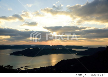 奄美十景　長雲峠からみる朝の龍郷湾15 36891712
