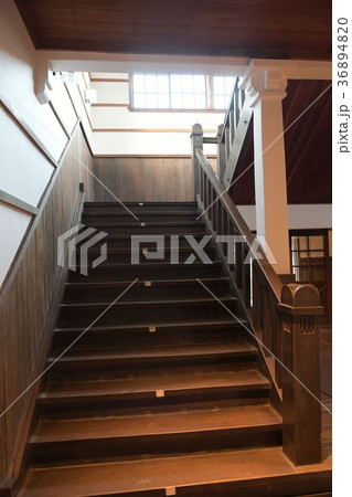 昭和レトロ 校舎 階段の写真素材 [36894820] - PIXTA