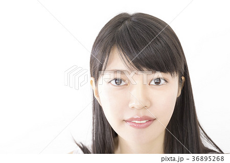 見つめる女性 見つめる女性 36895268