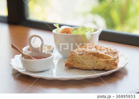 Scones with cheddar and bacon with Vegetable Salad Scones with cheddar and bacon with Vegetable Salad 36895653