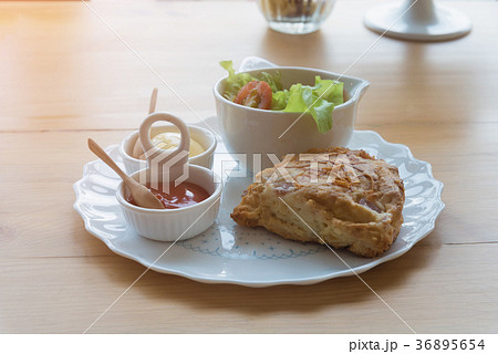 Scones with cheddar and bacon with Vegetable Salad Scones with cheddar and bacon with Vegetable Salad 36895654