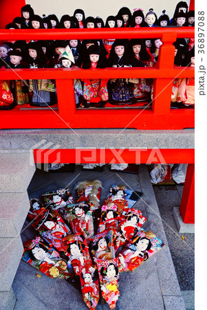 淡島神社境内の人形供養 和歌山県和歌山市加太 淡島神社境内の人形供養 和歌山県和歌山市加太 36897088