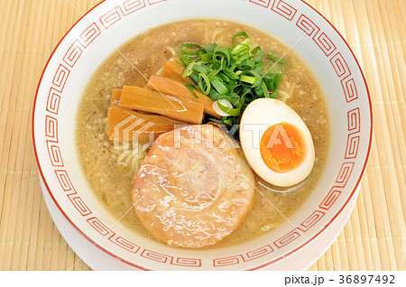 背脂鶏ガラ醤油ラーメン 36897492