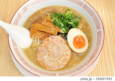 背脂鶏ガラ醤油ラーメン 36897493