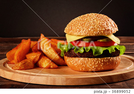 Big burger with beef, tomato, cheese 36899052