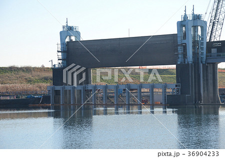 改修中の水門ゲート 改修中の水門ゲート 36904233