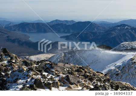 日光白根山山頂から見た中禅寺湖 36904337