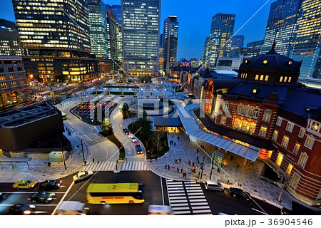 東京駅丸の内側ロータリー夜景の写真素材