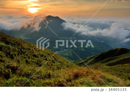 台湾 陽明山 日の出 36905135